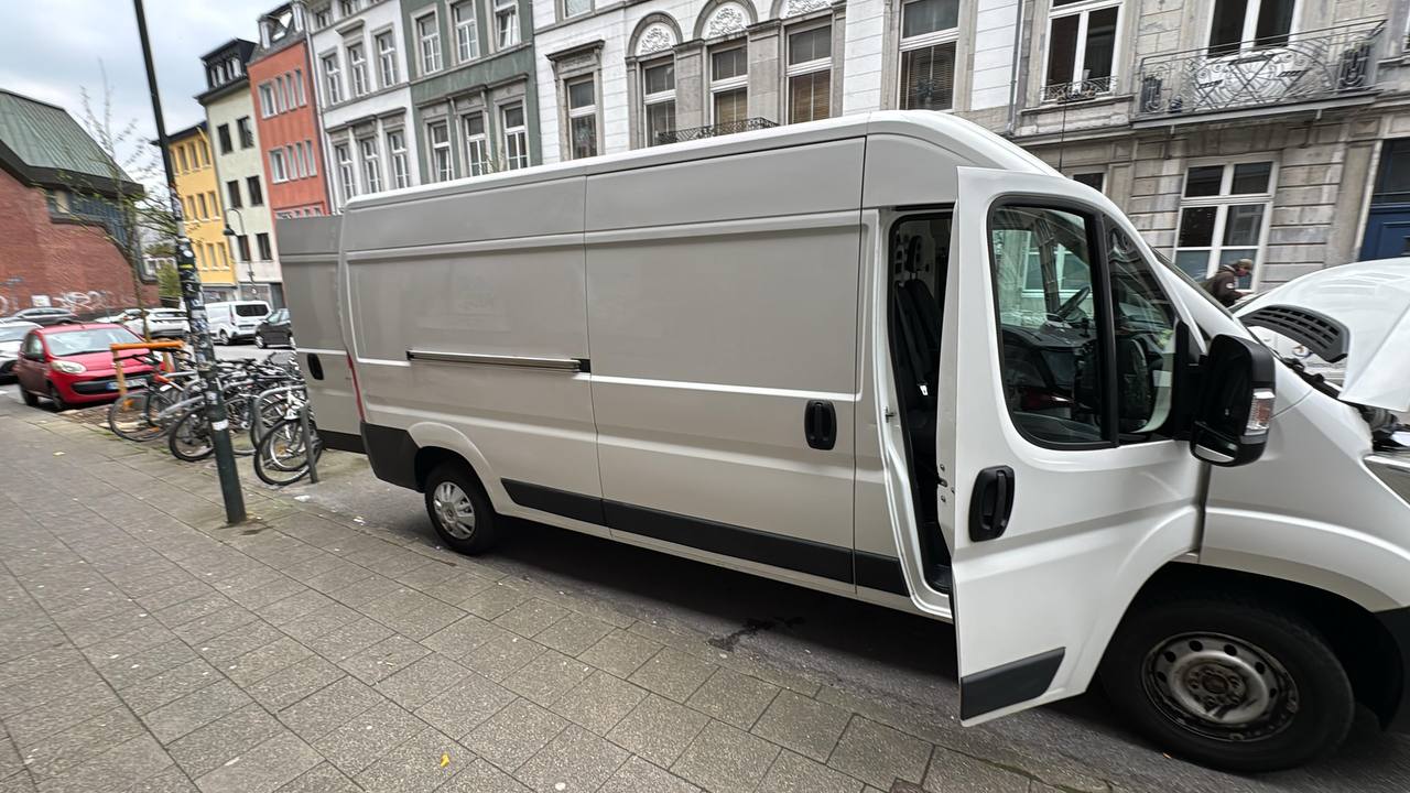 🔵#فروش
   🏙شهر: کلن ، آلمان
   توضیحات: Citroën Jumper Maxi, BJ 12.2018/135.000 km, TÜV bis 2026 Top-Ausstattung. L3H2 (Maxi – viel Ladevolumen), ideal für Kurier oder Ausbau. Sehr gepflegt, läuft einwandfrei! Standort: Weilerswist. Weitere Infos gerne auf Anfrage!

   👤 ارتباط با شخص |
@hamshahri_alman