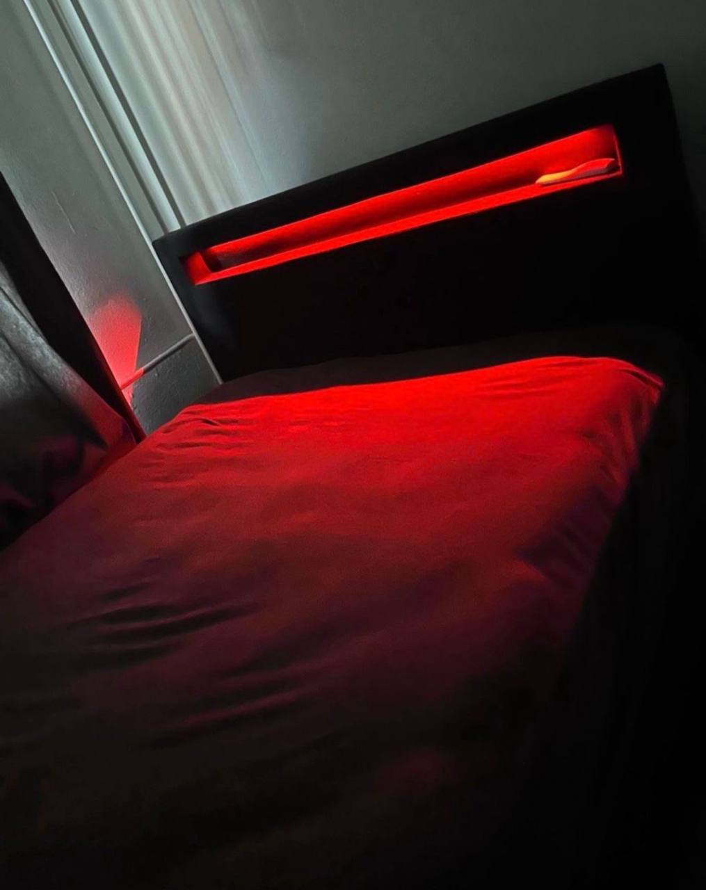 🔵#فروش
   🏙شهر: هامبورگ ، آلمان
   توضیحات: سلام، من تخت‌خوابم به‌همراه تشک را می‌فروشم.
ابعاد تخت ۱۳۰ در ۱۸۰ سانتی‌متر است.
فقط ۱۰۰ یورو (حتی ارزون‌تر هم می‌دم 🌸)
❗️فقط این هفته باید جمع بشه و بره

Bett 130x180cm 
mit Matratze 100€ vielleicht sogar günstiger das Bett muss nur diese Woche Raus. !

   👤 ارتباط با شخص |
@hamshahri_alman
صفحه پذیرنده و کاربر آگهی 