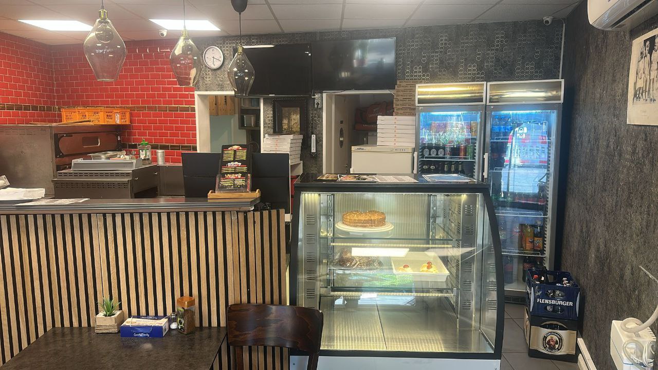 🔵#فروش
   🏙شهر: هامبورگ ، آلمان
   توضیحات: سلام خدمت دوستان گرامی 
مغازه فروشی در بهترین منطقه Wandsbeker chausse 
با امکانات و لوازم 
تلفن تماس 
+49 176 41529330
از ساعت ۱۲ ظهر الی ۱۰ شب

   👤 ارتباط با شخص |
@hamshahri_alman