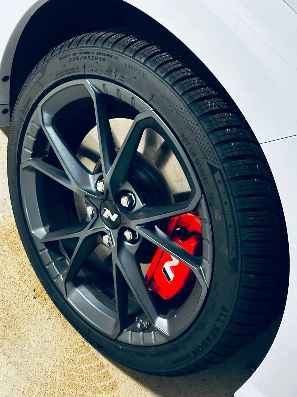 🔵#فروش
   🏙شهر: کلن ، آلمان
   توضیحات: Hyundai Kona N performance 
280 ps , 5500 kilometer, Automatic, Benzin , Dez 2022, گارانتی  bis 2027 ,Dash camera, ….. 
ماشین تقریبا نو است و abmelde شده و در پارکینگ سقف دار نگهداری شده 
بصورت اقساطی امکان پذیر است با ماهی ۲۶۰ یورو بدون پیش پرداخت
 .افراد شاغل + شوفاژ مثبت

   👤 ارتباط با شخص |
@hamshahri_alman
صفحه پذیرنده و کاربر آگهی 