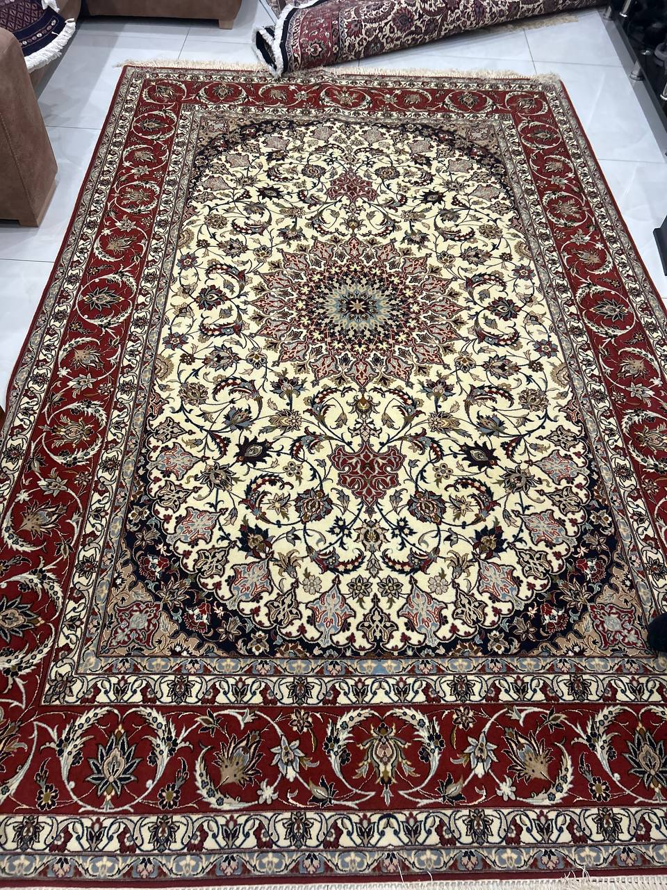 🔵#فروش
   🏙شهر: هامبورگ ، آلمان
   توضیحات: فرش دست بافت اصفهان ساختار ابريشم ، ريشه ابريشم،  ٢x٣  نو نو و پا نخورده ، قيمت اصلى ٨٦٠٠ € .الان به  ٣٥٠٠€ به  علت كمبود جا

   👤 ارتباط با شخص |
@hamshahri_alman
صفحه پذیرنده و کاربر آگهی 