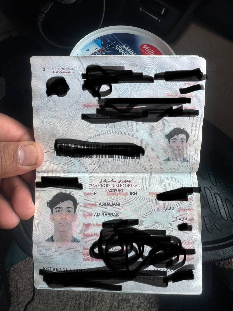 🔵#فروش
   🏙شهر: مونیخ ، آلمان
   توضیحات: من یک پاسپورت ایرانی پیدا کردم که محل صدورش مونیخ است لطفا اطلاع رسانی کنید تا بدست صاحبش برسانم

   👤 ارتباط با شخص |
@hamshahri_alman
صفحه پذیرنده و کاربر آگهی 