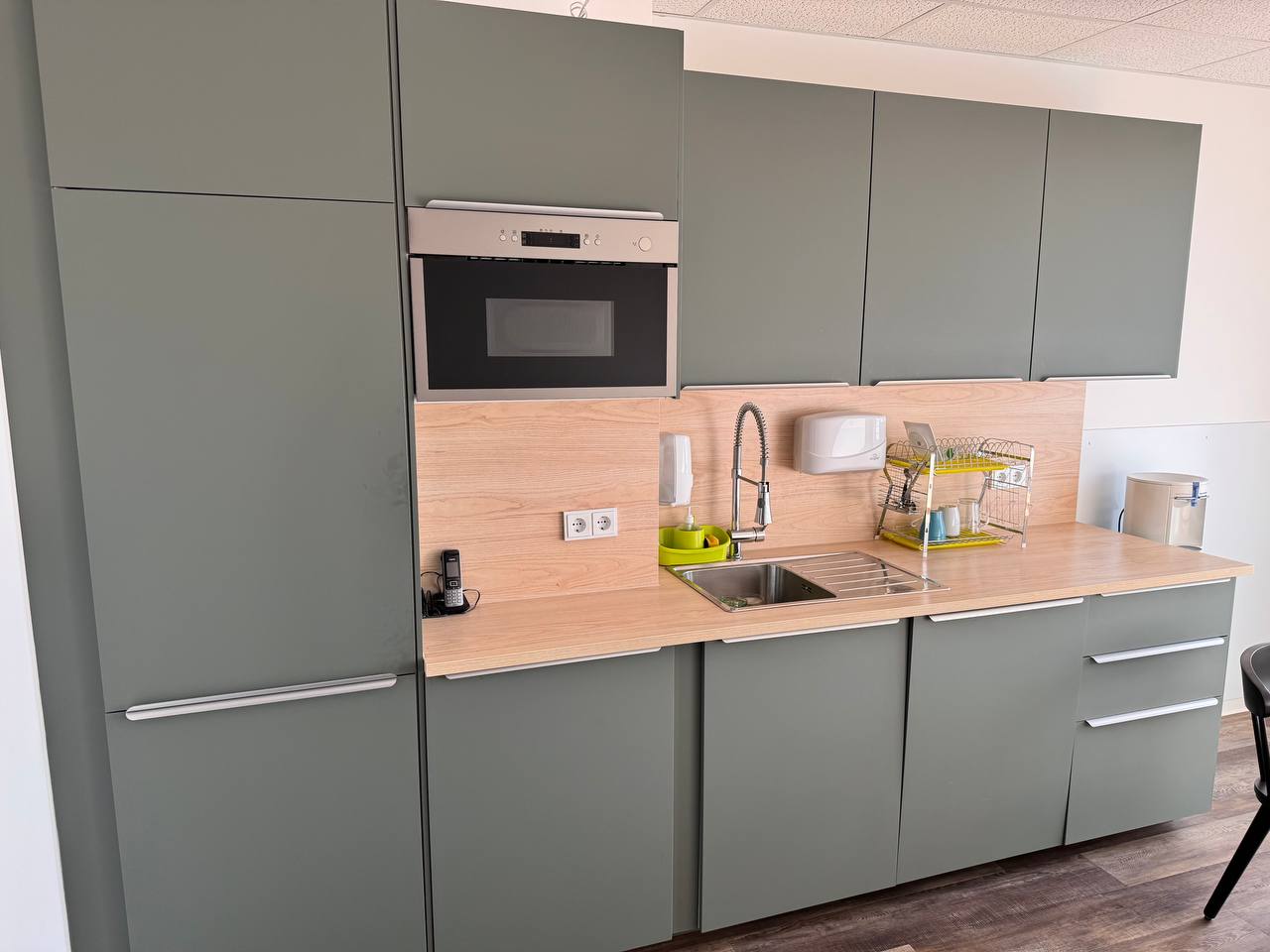 🔵#فروش
   🏙شهر: هامبورگ ، آلمان
   توضیحات: Einbauküche ohne Herd, kaum gebraucht mit Kühlschrank und Grill-Mikrowelle zum Verkauf, Neupreis 7800 Euro Verkauf für 3850 Euro

   👤 ارتباط با شخص |
@hamshahri_alman
صفحه پذیرنده و کاربر آگهی 