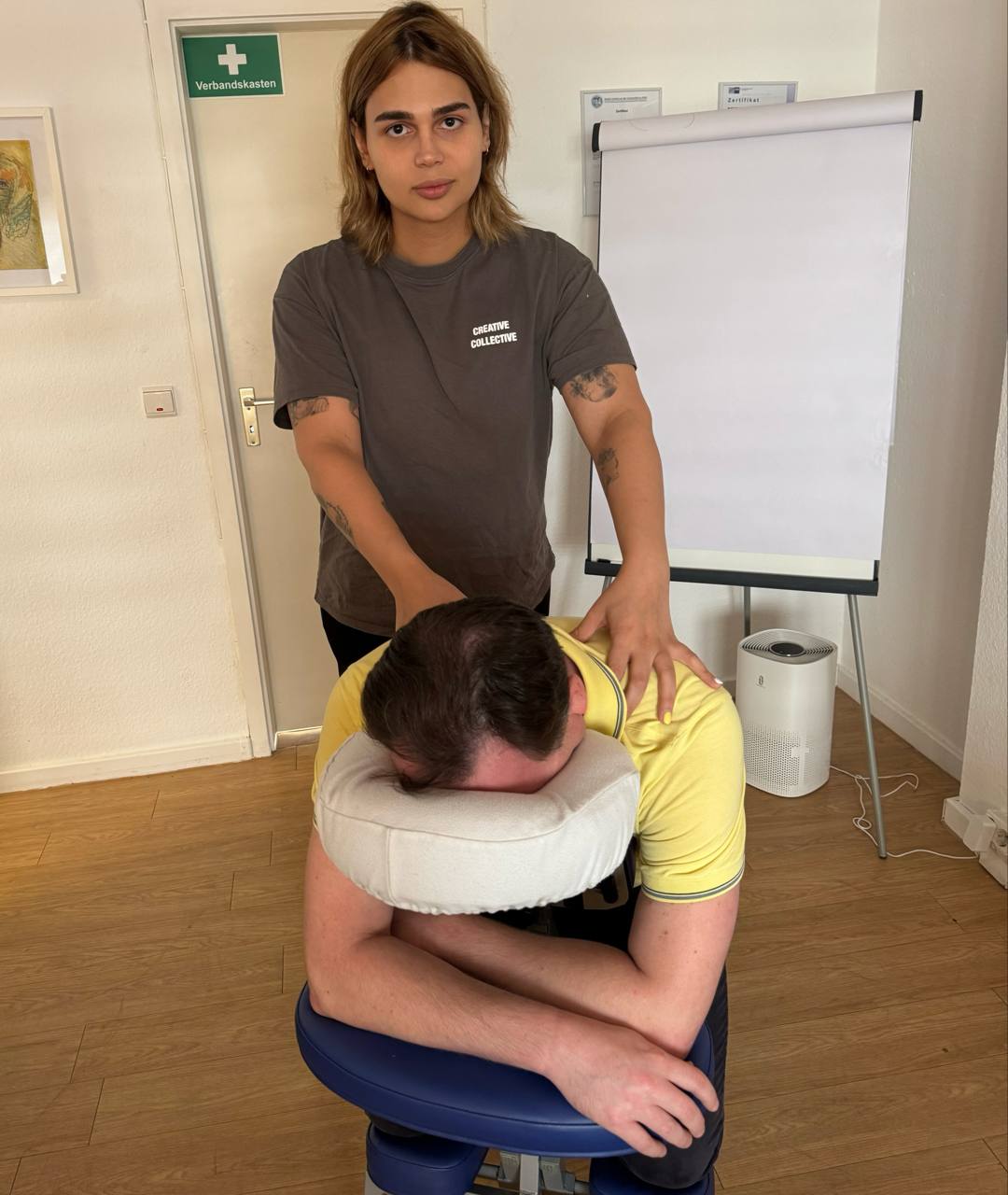 🔵#فروش
   🏙شهر: کلن ، آلمان
   توضیحات: ماساژ سیار در منزل خود شما با قیمت ۵۰ یورو در ساعت ارائه میدهم. ماساژ ریلکسی و ورزشی و شیاتسو(انرژی)☘️ 
شهر کلن و حومه

   👤 ارتباط با شخص |
@hamshahri_alman
صفحه پذیرنده و کاربر آگهی 