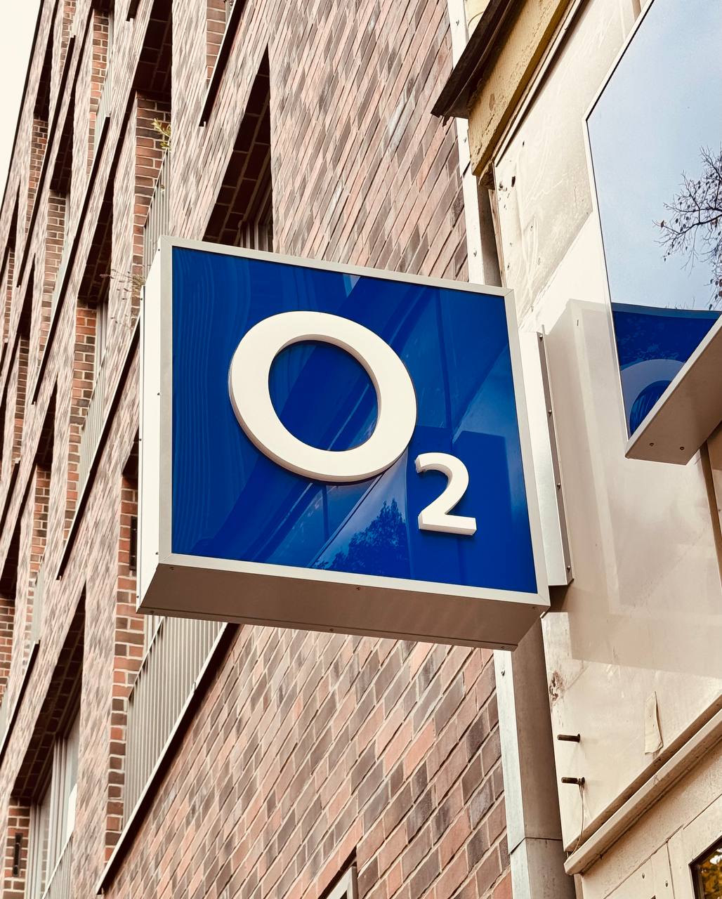 🔵#فروش
   🏙شهر: هامبورگ ، آلمان
   توضیحات: O2 PartnerShop Barmbek 

✅ قرارداد همراه سیم‌کارت جدید

✅ اینترنت DSL و غیره برای خانه 

✅ تخفیف ویژه برای جوانان 

✅ قرارداد همراه با جدیدترین گوشی های سال

همراه با مشاوره فارسی !

👤 با مدیریت آقای رضایی 

☎️ : 040 350 357 60

📍: Fuhlsbüttler str. 134 22305 Hamburg

   👤 ارتباط با شخص |
@hamshahri_alman
صفحه پذیرنده و کاربر آگهی 