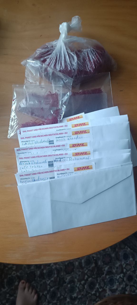 🔵#فروش
   🏙شهر: کلن ، آلمان
   توضیحات: ✔️"زعفران اصل، عطر آشپزخانه شما؛ بستنی✔️ سنتی، لذت روزهای داغ تابستان. از طعم اصیل لذت ببرید!"

✅"لحظه‌هایتان را با زعفران خالص و بستنی✅ سنتی خوشمزه، شیرین و خاص کنید. انتخاب خاص برای سلیقه خاص!"

✔️"یک قاشق زعفران ناب، یک لحظه شیرین با✔️ بستنی سنتی؛ ترکیبی از اصالت و تازگی در کنار شما"

   👤 ارتباط با شخص |
@hamshahri_alman
صفحه پذیرنده و کاربر آگهی 