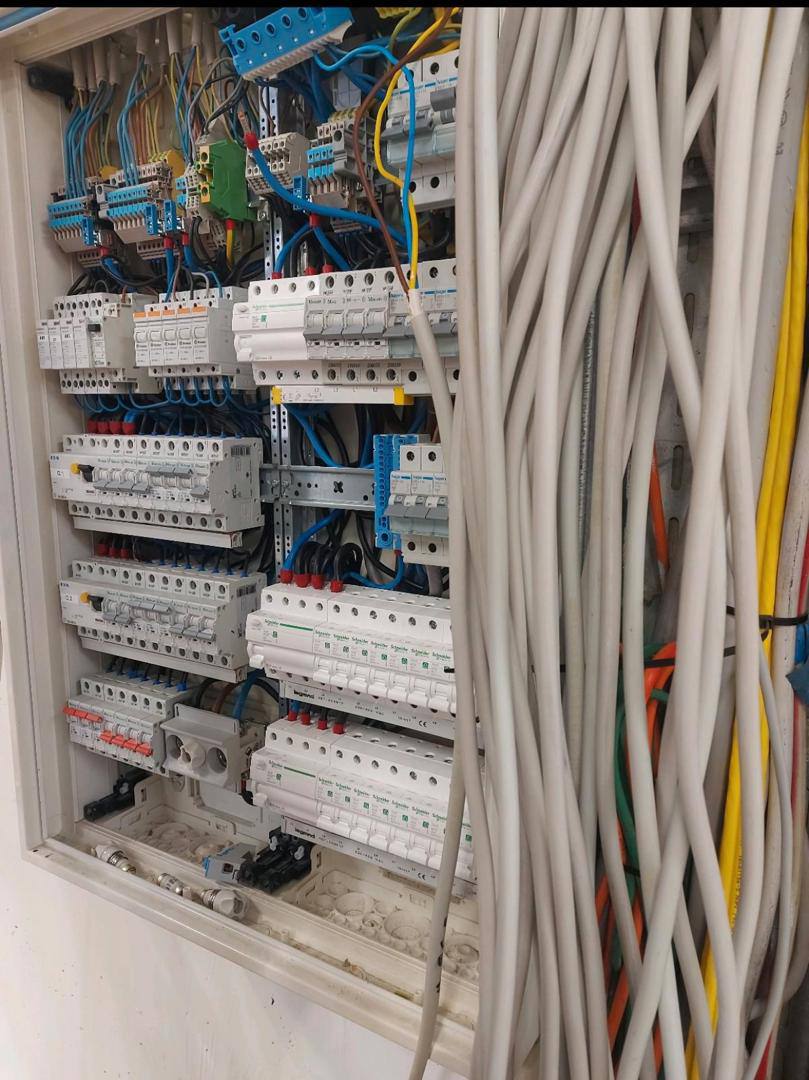 🔵#فروش
   🏙شهر: دوسلدورف ، آلمان
   توضیحات: #اطلاع_رسانی_و_خبر
🏙شهر: دوسلدورف ، آلمان
توضیحات: سلام‌دوستان 
برای خدمات برق کاری نصب لوستر سیم کشی منزل و ادارات تمام خدمات برق کاری با رشنونگ با سابقه ۱۵ ساله در صنعت برق در 
خدمت دوستان عزیز هستم 

0177 1948836  Namazi

   👤 ارتباط با شخص |
@hamshahri_alman
صفحه پذیرنده و کاربر آگهی 