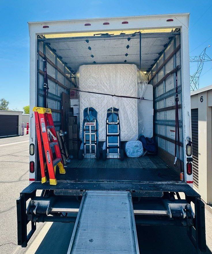 🔴#خرید
   🏙شهر: کلن ، آلمان
   توضیحات: 🟥🟧🟨شرکت باربری 
خدمات ویژه ما:

🛑نصب کابینت و تجهیزات آشپزخانه
🛑اسباب‌کشی و جابجایی لوازم خانگی
🛑نصب کمد و تخت‌خواب
رنگ‌آمیزی و نصب کاغذ دیواری
🛑نصب دستگاه‌های برقی

🔴 امکان دریافت هزینه از جاب‌سنتر، سوسیال یا Agentur für Arbeit با فاکتور رسمی.
@Dari00ush

   👤 ارتباط با شخص |
@hamshahri_alman
صفحه پذیرنده و کاربر آگهی 