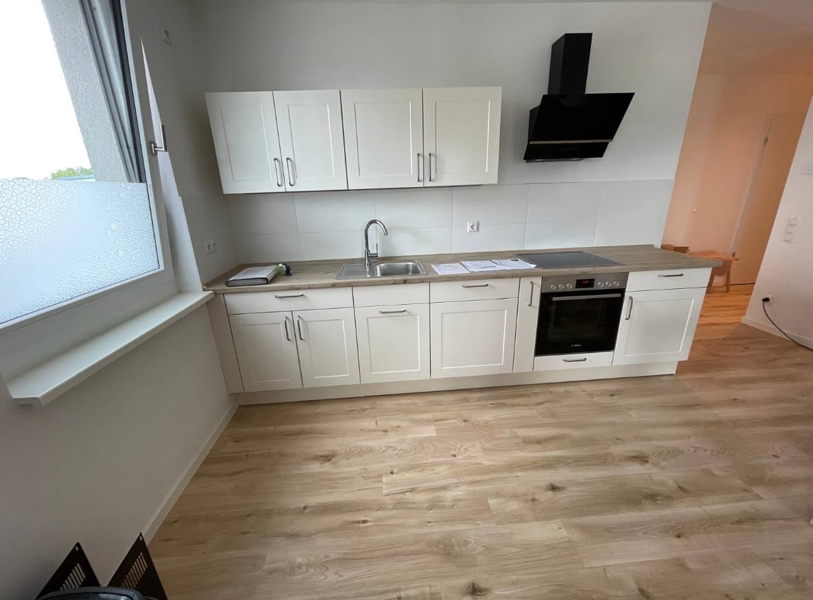 🔵#فروش
   🏙شهر: برلین ، آلمان
   توضیحات: خدمات فنی تخصصی نقاشی و تزئینات داخلی ساختمان
با بیش از ۱۵ سال سابقه کار حرفه‌ای 

🎨 نقاشی ساختمان و اداره به‌صورت تخصصی

🔹 بتونه‌کاری و آماده‌سازی دیوار (Wände spachteln)

🔹 نصب کاغذ دیواری ساده و طرح‌دار 

🔹 نصب لامینات با کیفیت بالا
🔵منتاژ و نصب اعنواع کمد و کابینت
@Mr_Mohammad_reza_4

   👤 ارتباط با شخص |
@hamshahri_alman
صفحه پذیرنده و کاربر آگهی 