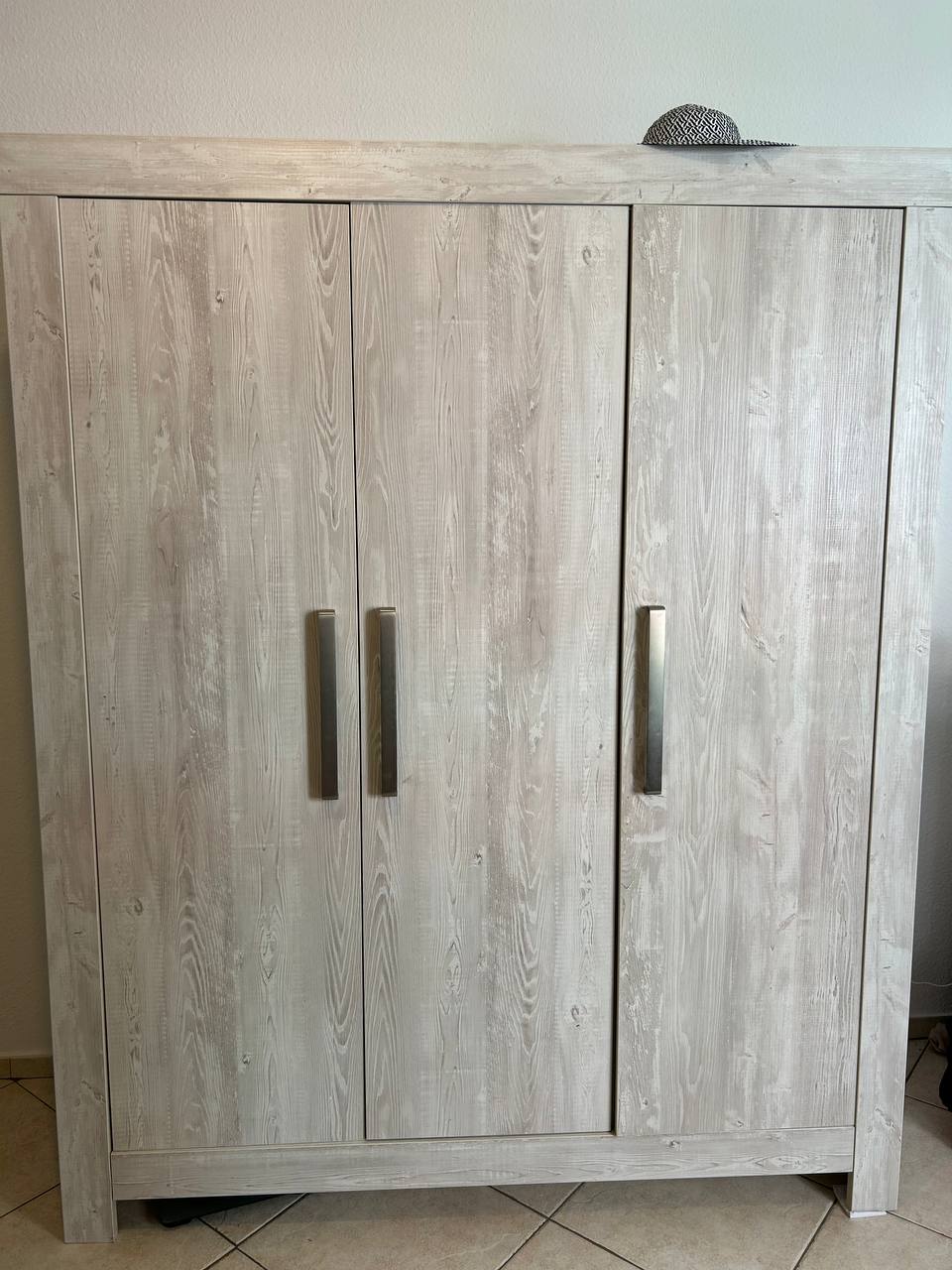 🔵#فروش
   🏙شهر: دوسلدورف ، آلمان
   توضیحات: فروش کمد بزرگ و سالم و در حد نو 
اوبرهاوزن 
قیمت: ۱۵۰ یورو 

قیمت اصل (۲۵۰ یورو)

   👤 ارتباط با شخص |
@hamshahri_alman
صفحه پذیرنده و کاربر آگهی 