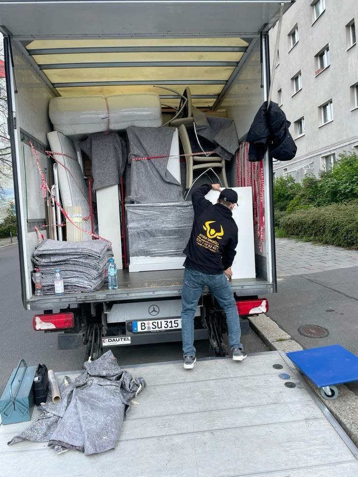 🔵#فروش
   🏙شهر: مونیخ ، آلمان
   توضیحات: در تمام ایالت های آلمان 
🔺بسته‌بندی حرفه‌ای با
 تجهیزات مدرن
🔺 کارگران مجرب و خوش‌برخورد
🔺 جابجایی شهری و بین‌شهری

شما میتوانید هزینه اسباب کشی یا umzug را از جابسنتر یا سوسیال یا Agentur für die Arbeit دریافت کنید با فاکتور رسمی از شرکت

   👤 ارتباط با شخص |
@hamshahri_alman