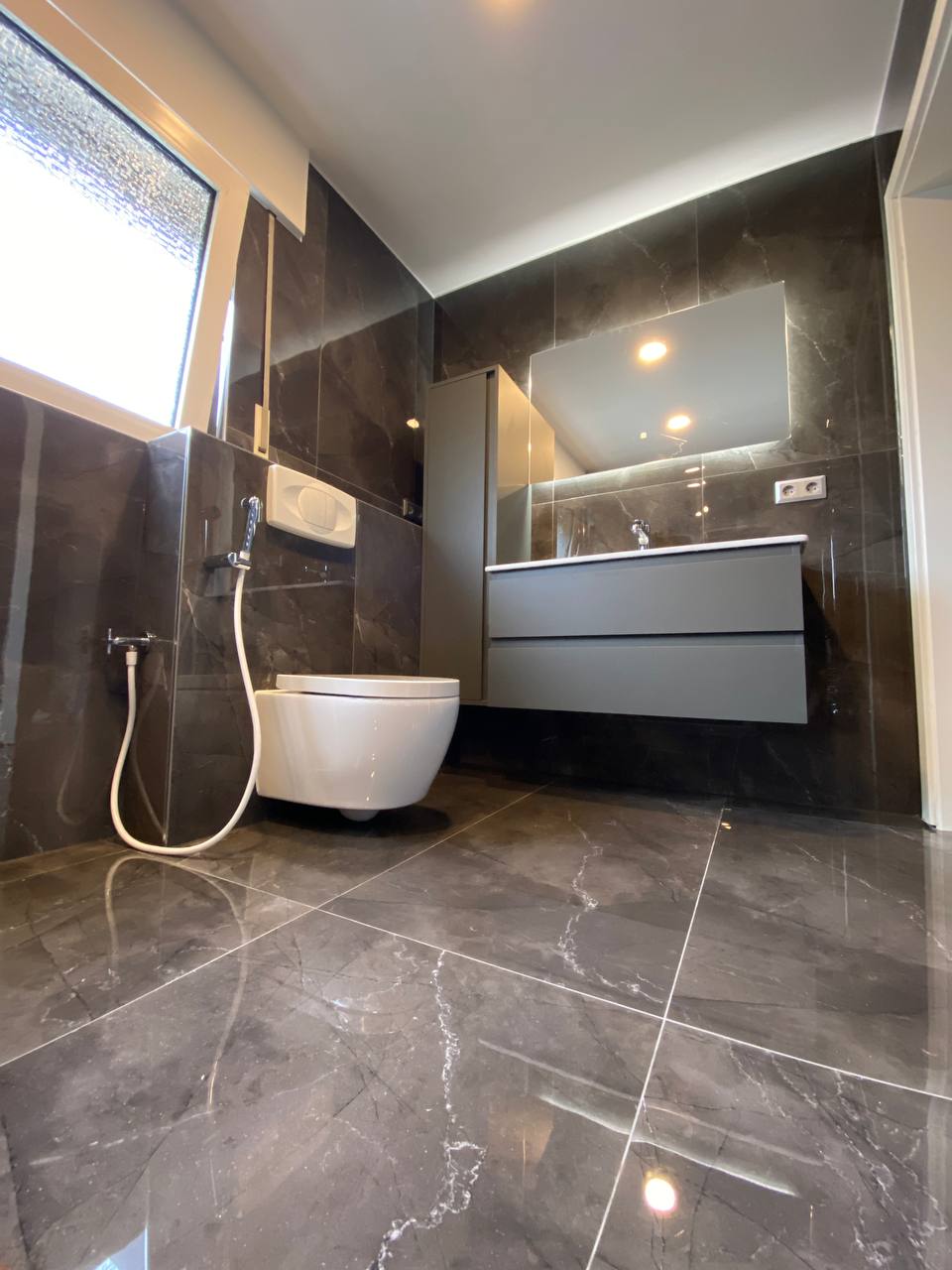 🔵#فروش
   🏙شهر: کلن ، آلمان
   توضیحات: 🧿انجام کلیه امور ساختمانی

🧿نوسازی صفر تا صد سرویس ‌بهداشتی و حمام

🧿اجرای انواع کف پوش ؛ سرامیک ، لمینت پارکت ، ونول،  موکت ،  پی وی سی 

🧿نقاشی  ساختمان و کاغذدیواری    

🧿نصب دیوار و سقف پیش ساخته کناف  

🧿مونتاژ و نصب کامل اشپزخانه 
0176 47 17 57 98

   👤 ارتباط با شخص |
@hamshahri_alman