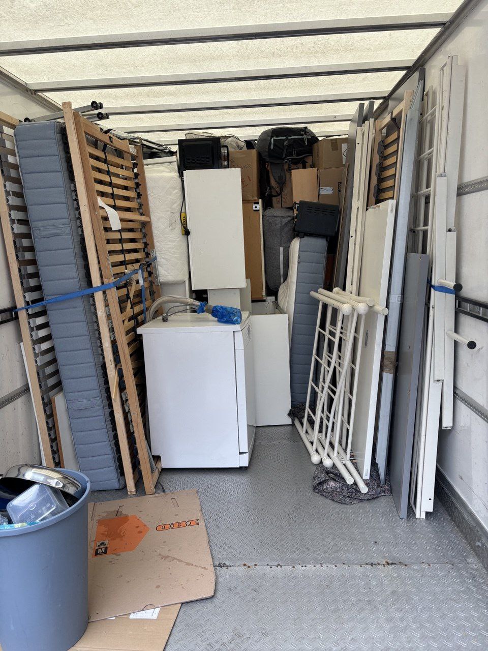 🔴#خرید
   🏙شهر: برلین ، آلمان
   توضیحات: 🛑اسباب‌کشی راحت، سریع و بدون دردسر! در تمامی ایالت های آلمان .

🔹 بسته‌بندی ایمن و حرفه‌ای برای جلوگیری از آسیب
🔹 حمل و نقل سریع و مطمئن با خودروهای مجهز
🔹 قیمت‌های منصفانه با کیفیت تضمینی با صدور فاکتور رسم(Umzug)، می‌توانید از جابسنتر، سوسیال یا Agentur für die Arbeit فاکتور رسمی

   👤 ارتباط با شخص |
@hamshahri_alman
صفحه پذیرنده و کاربر آگهی 