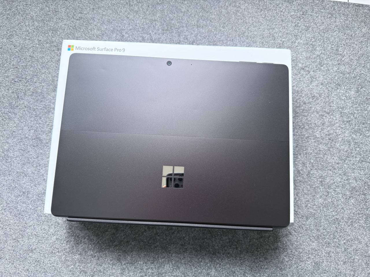 🔵#فروش
   🏙شهر: دوسلدورف ، آلمان
   توضیحات: فروش مایکروسافت سرفیس پرو ۹ با کیبرد و قلم

بسیار کم کارکرد و تمیز
به همراه جعبه‌ها و لوازم اصلی

مشخصات کامل:
Microsoft Surface Pro 9
12th Gen Intel ® Core™ i5 processor
8GB RAM
256GB
Graphite

+ Signature Keyboard with Slim Pen 2

امکان ارسال هم وجود دارد

   👤 ارتباط با شخص |
@hamshahri_alman