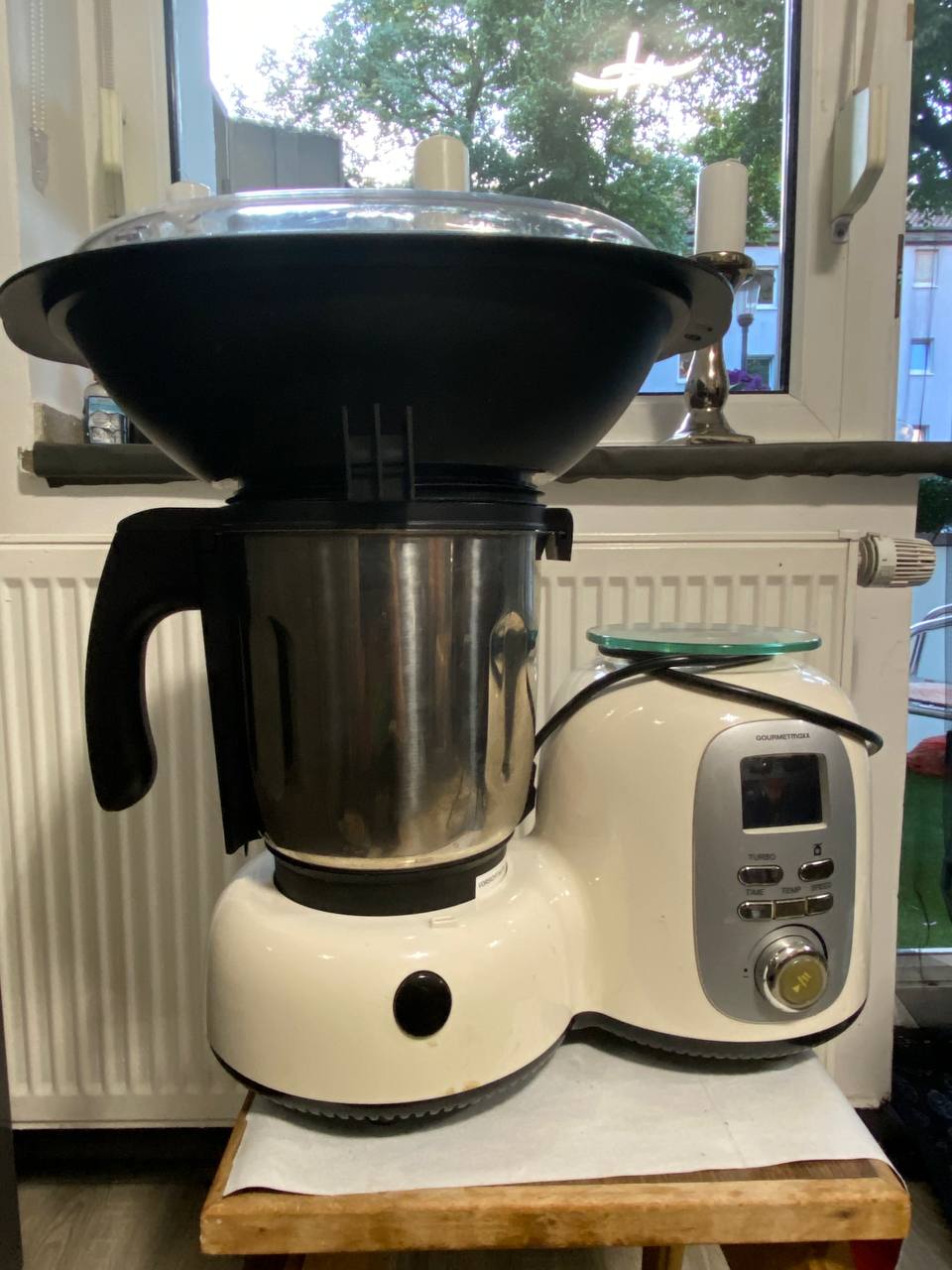 🔵#فروش
   🏙شهر: کلن ، آلمان
   توضیحات: توضیحات: غذا ساز چند منظوره ترمومیکس  
✅ دستگاه کاملاً سالم و تمیز
✅ قابلیت خرد کردن، مخلوط کردن، بخارپز، خمیرگیری، پخت و تهیه انواع غذاها

   👤 ارتباط با شخص |
@hamshahri_alman
صفحه پذیرنده و کاربر آگهی 