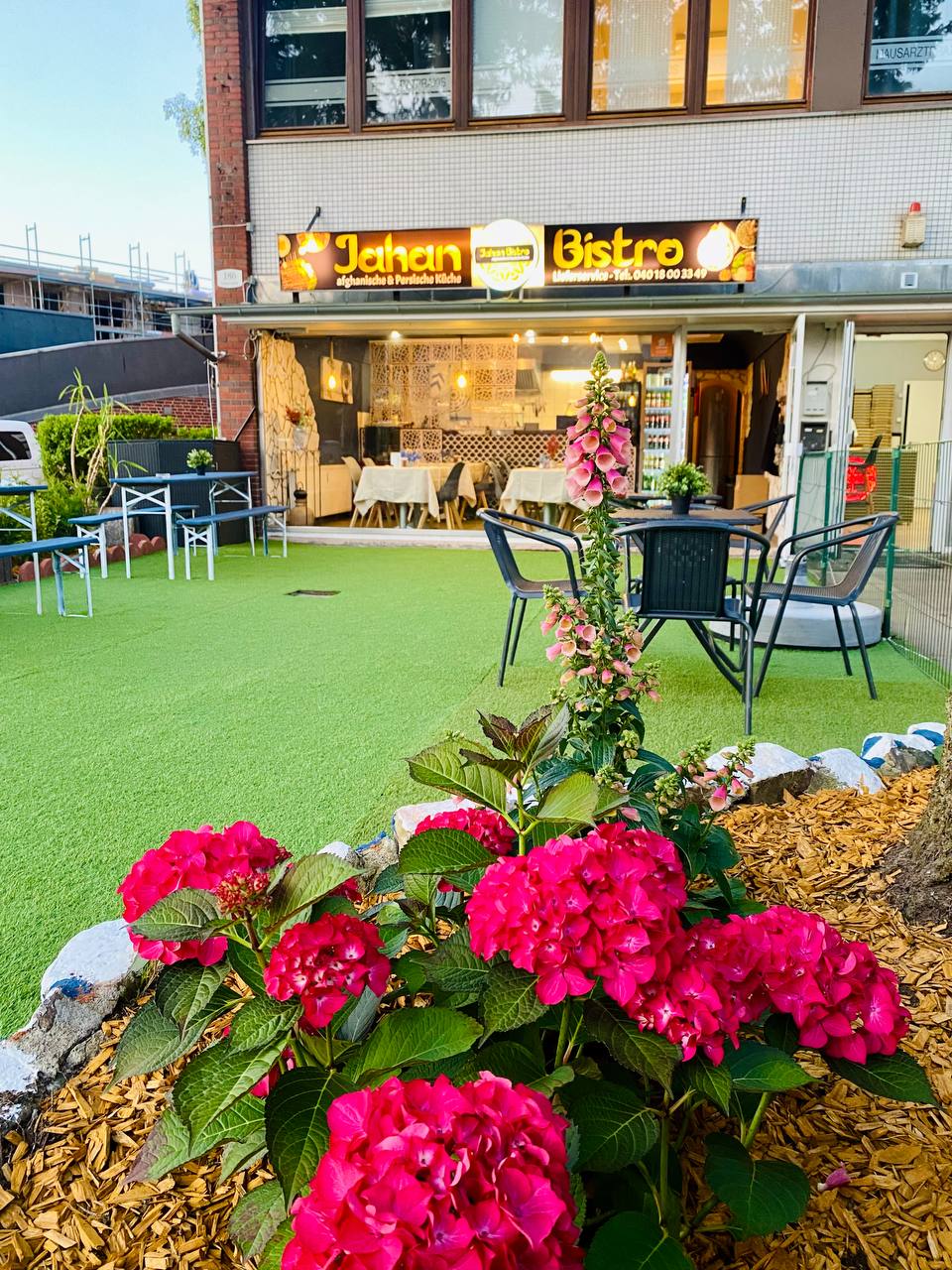 🔵#فروش
   🏙شهر: هامبورگ ، آلمان
   توضیحات: ضمن عرض ادب و احترام  خدمت هموطنان و فارسی زبانان عزیز ، رستوران ایرانی جهان با انواع کباب ها ، خورشت ها و غذاها و دسرها ی خوشمزه ی ایرانی پذیرای شما عزیزان در غرب هامبورگ می باشد.
Jahan Bistro 
Simrockstraße 186 
22589 Hamburg
📞 040 18 00 33 49
http://shop.liefersoft.de/jahan-bistro-22589-

   👤 ارتباط با شخص |
@hamshahri_alman
صفحه پذیرنده و کاربر آگهی 